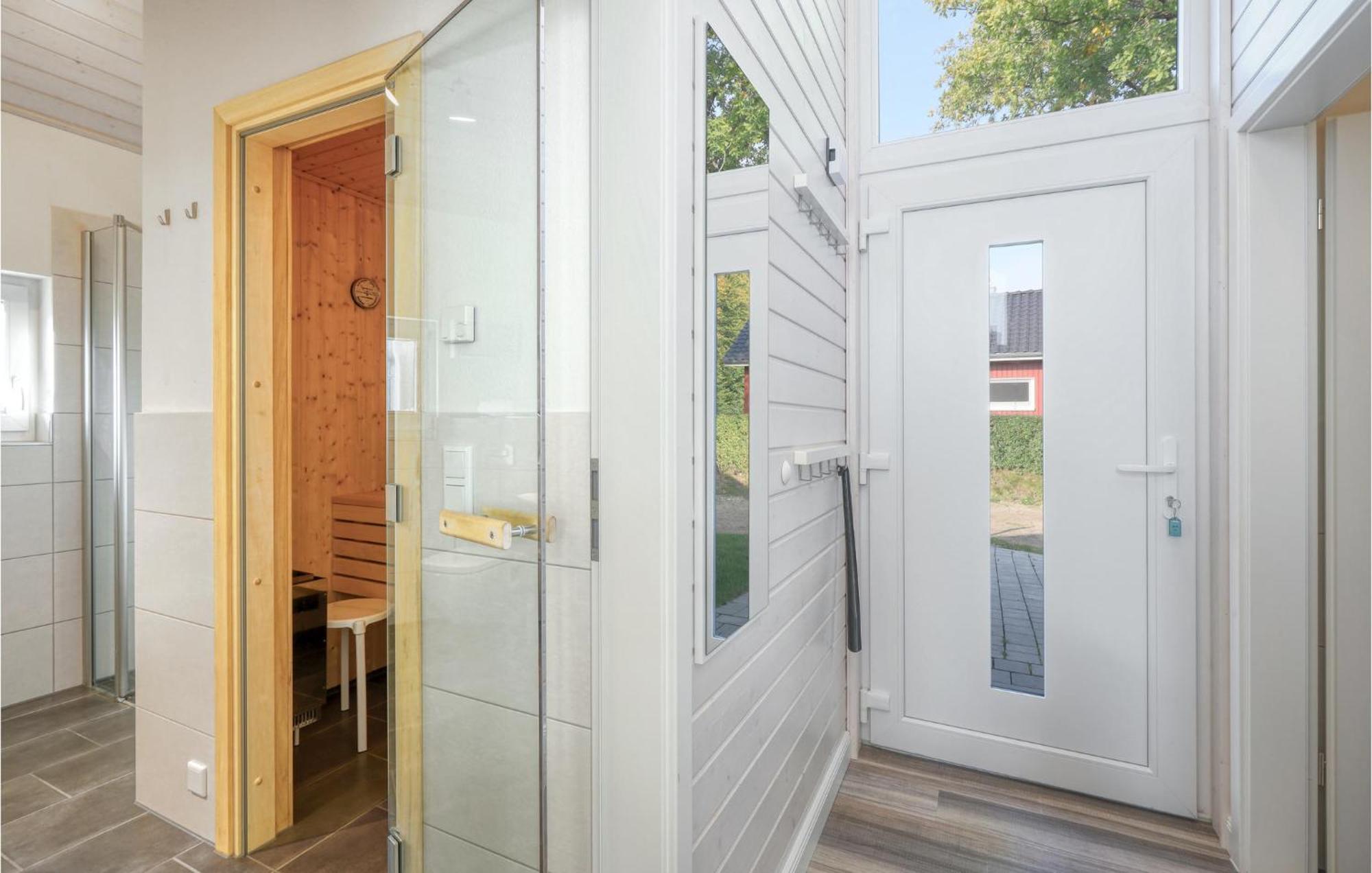 Stunning Home In Krems Ii-Warderbrueck With Wifi Gols Екстер'єр фото